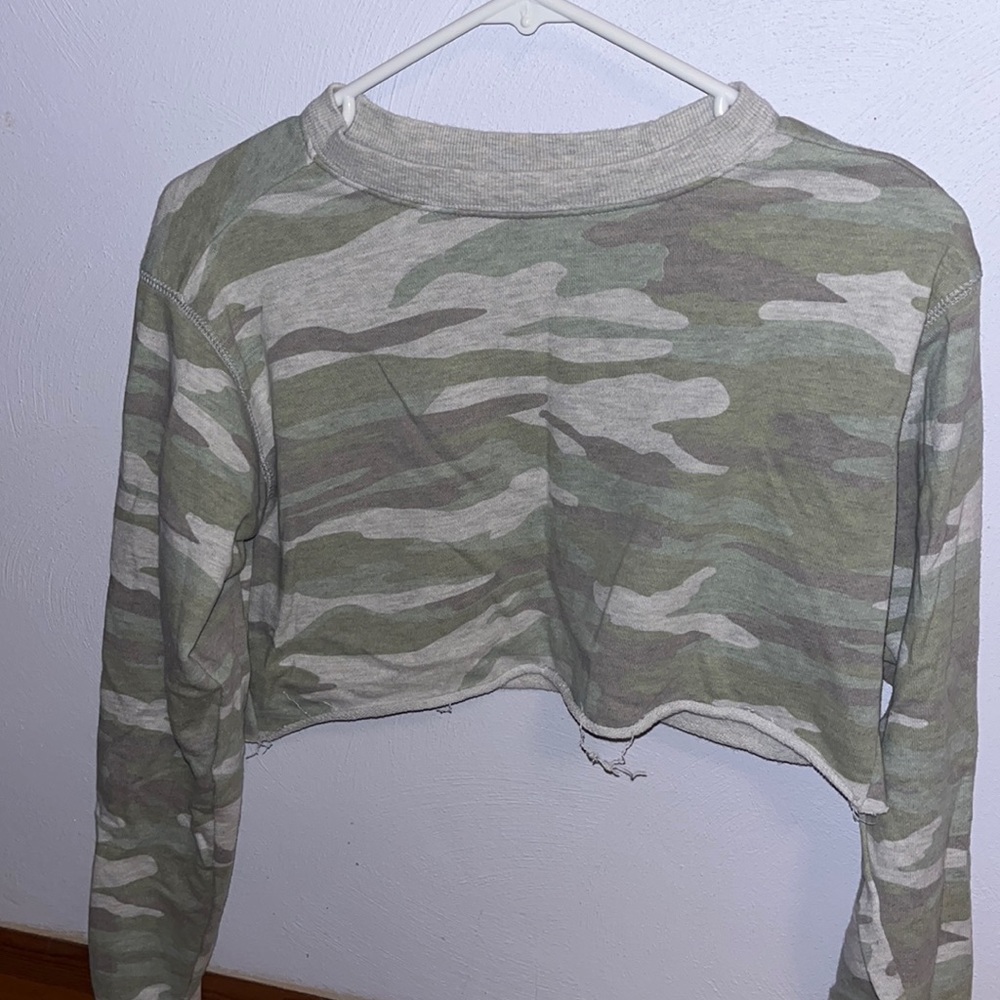 Camouflage Crew Neck Cropped Top